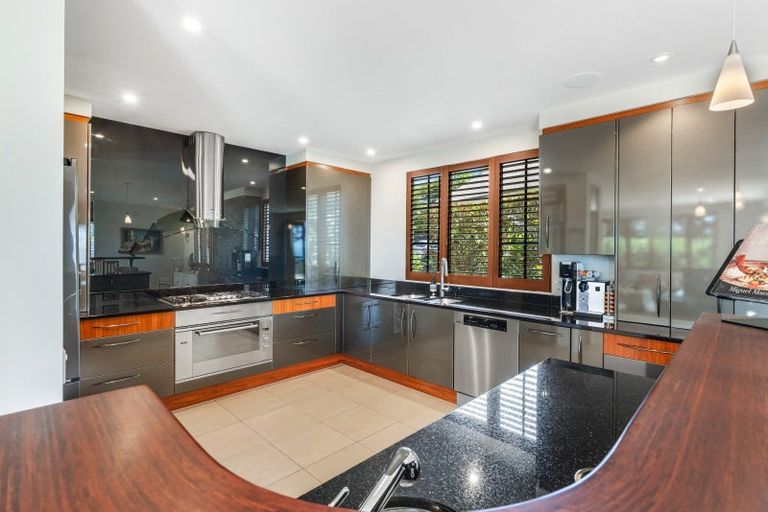 Photo of property in 2 Glenoaks Rise, Mellons Bay, Auckland, 2014