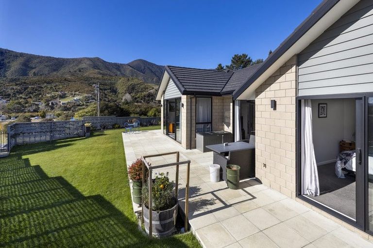 Photo of property in 10 Admiralty Place, Waikawa, Picton, 7220