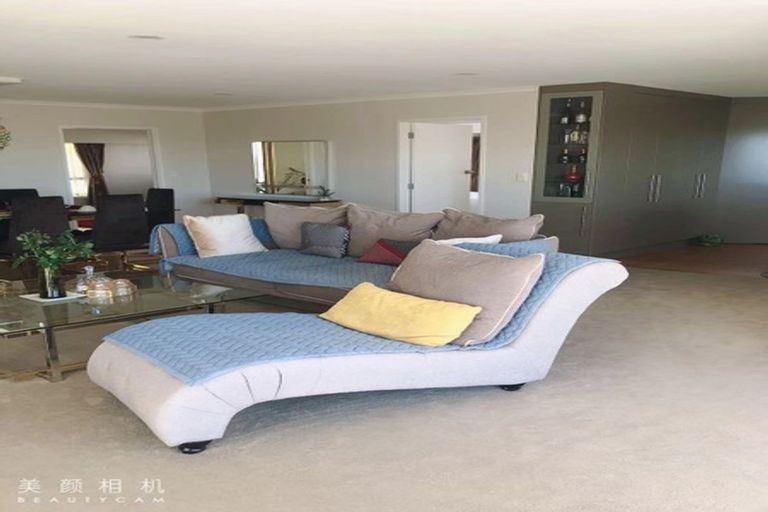 Photo of property in 2 Mellons Bay Road, Howick, Auckland, 2014