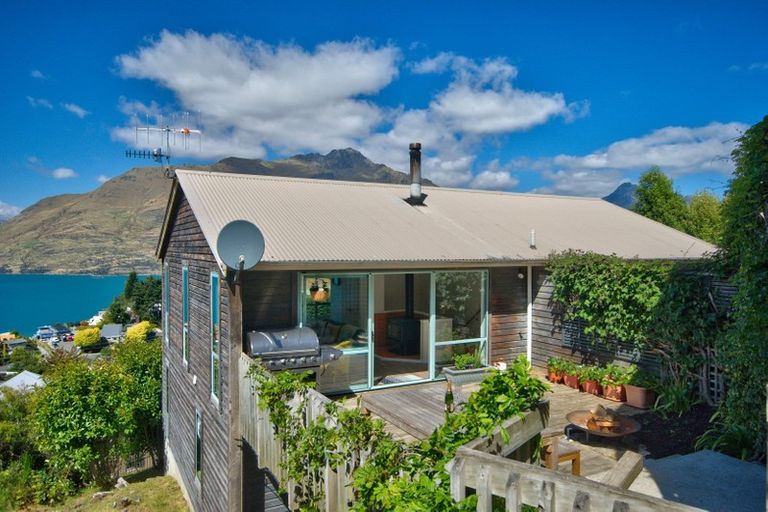 Photo of property in 10a Caples Place, Fernhill, Queenstown, 9300