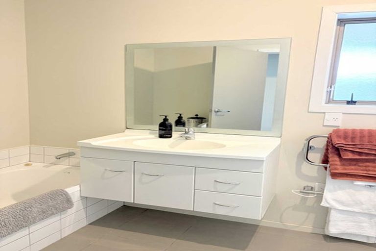 Photo of property in 37/64 Kawaha Point Road, Kawaha Point, Rotorua, 3010