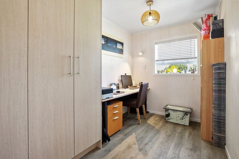 Photo of property in 1 Morrow Avenue, St Andrews, Hamilton, 3200