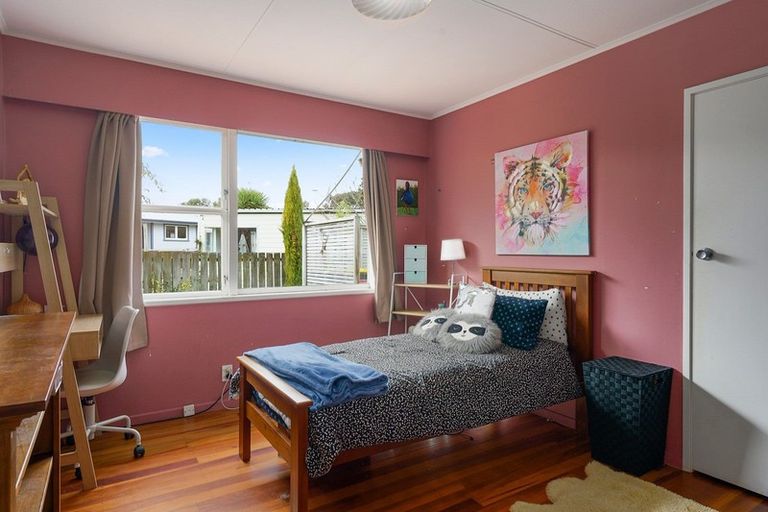Photo of property in 14 Walton Road, Paraparaumu Beach, Paraparaumu, 5032