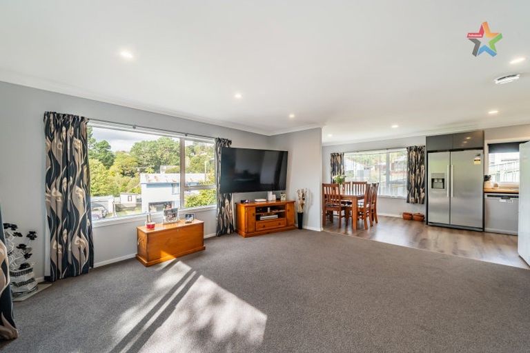 Photo of property in 12 Waipuna Grove, Stokes Valley, Lower Hutt, 5019
