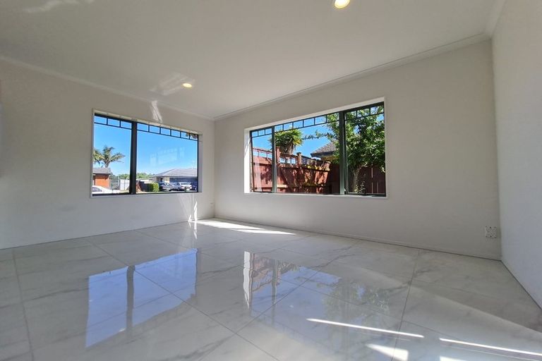 Photo of property in 33 Sandwick Drive, Weymouth, Auckland, 2103