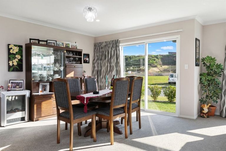 Photo of property in 70 Awataha Crescent, Pyes Pa, Tauranga, 3110