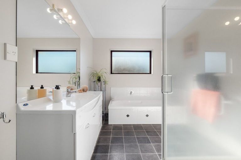 Photo of property in 4 Kanuka Place, Pyes Pa, Tauranga, 3112