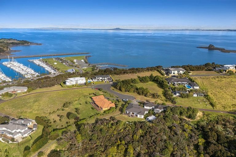 Photo of property in 51 Balboa Drive, Matakatia, Whangaparaoa, 0930