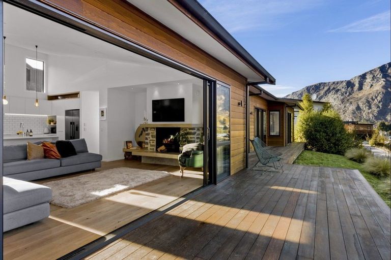Photo of property in 3 Mcqueen Place, Arthurs Point, Queenstown, 9371