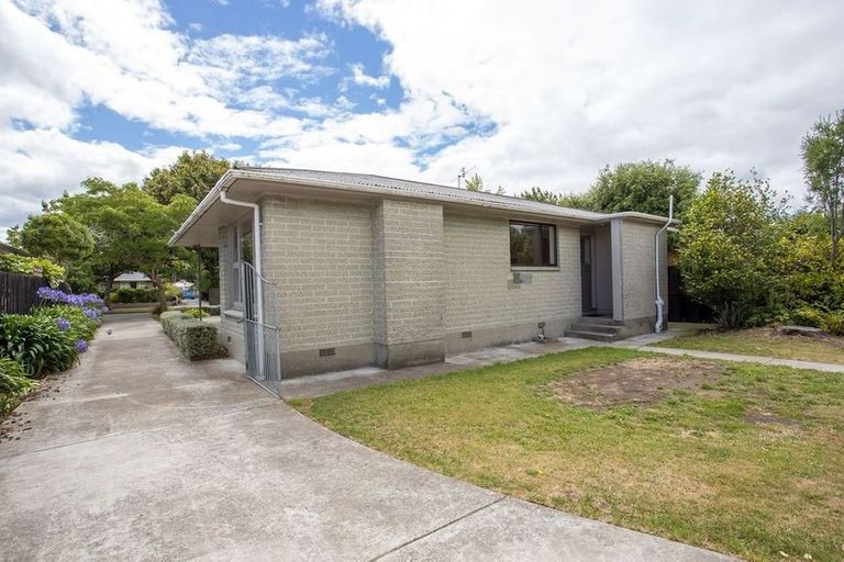 Photo of property in 9 Burnside Crescent, Burnside, Christchurch, 8053