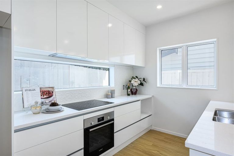 Photo of property in 3d Kingdale Road, Henderson, Auckland, 0610