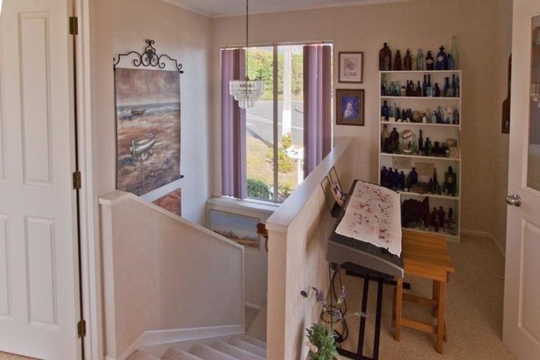 Photo of property in 1/99 Pah Road, Cockle Bay, Auckland, 2014