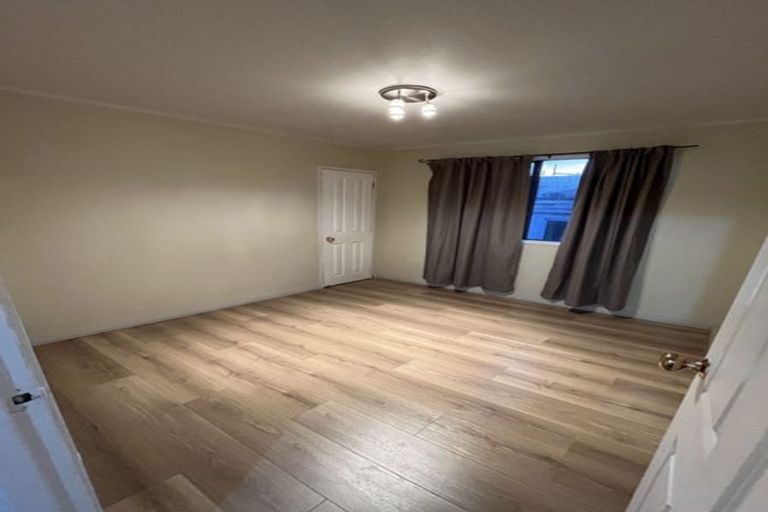 Photo of property in 16 Massine Place, Randwick Park, Auckland, 2105