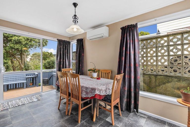 Photo of property in 22 Kingston Heights Road, Kingston, Wellington, 6021