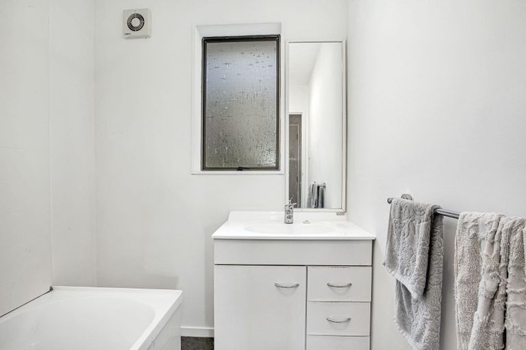 Photo of property in 2 Harold Grove, Stokes Valley, Lower Hutt, 5019