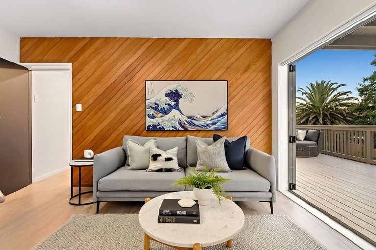 Photo of property in 42 Grenada Avenue, Forrest Hill, Auckland, 0620