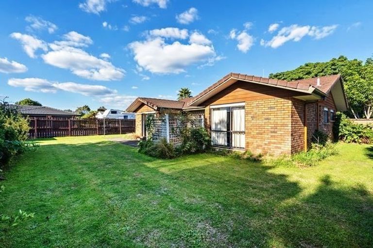 Photo of property in 11 Evanda Crescent, Conifer Grove, Takanini, 2112