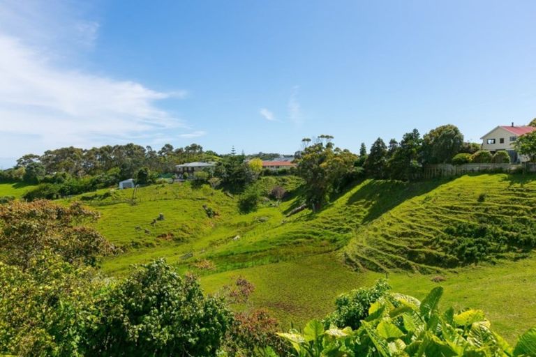 Photo of property in 16 Saint Ives Grove, Whalers Gate, New Plymouth, 4310