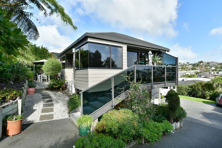 Photo of property in 29 Marellen Drive, Red Beach, 0932