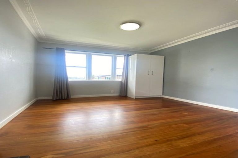 Photo of property in 211 Sturges Road, Henderson, Auckland, 0612