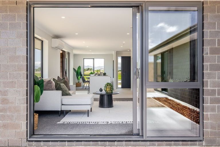 Photo of property in 26 Springwater Drive, Maewa, 4702