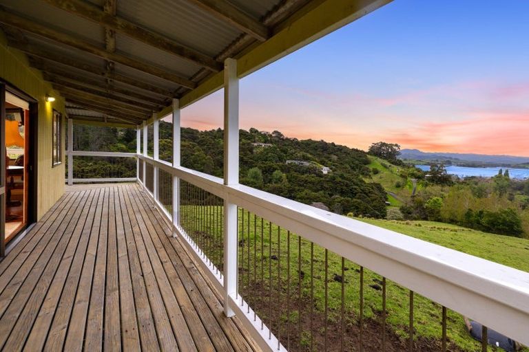 Photo of property in 28 Brick Bay Drive, Sandspit, Warkworth, 0982