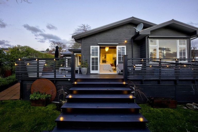 Photo of property in 11 Cedar Drive, Kelvin Heights, Queenstown, 9300