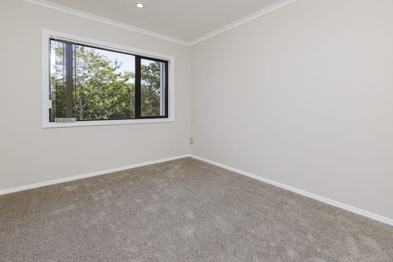 Photo of property in 4b Mirrabooka Avenue, Botany Downs, Auckland, 2010