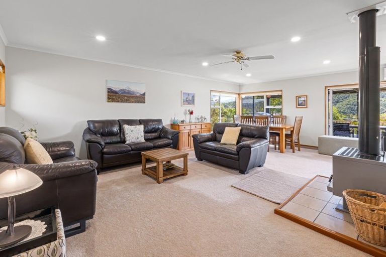 Photo of property in 5 Moana View Road, Waikawa, Picton, 7220