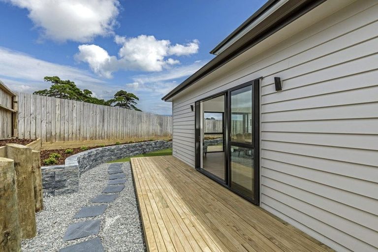 Photo of property in 15 Bela Vista Boulevard, Swanson, Auckland, 0614