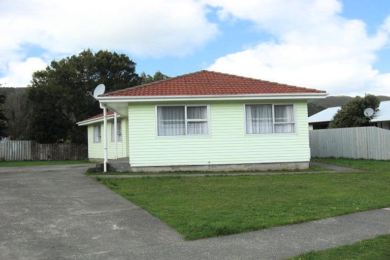 Photo of property in 320 Wellington Road, Wainuiomata, Lower Hutt, 5014