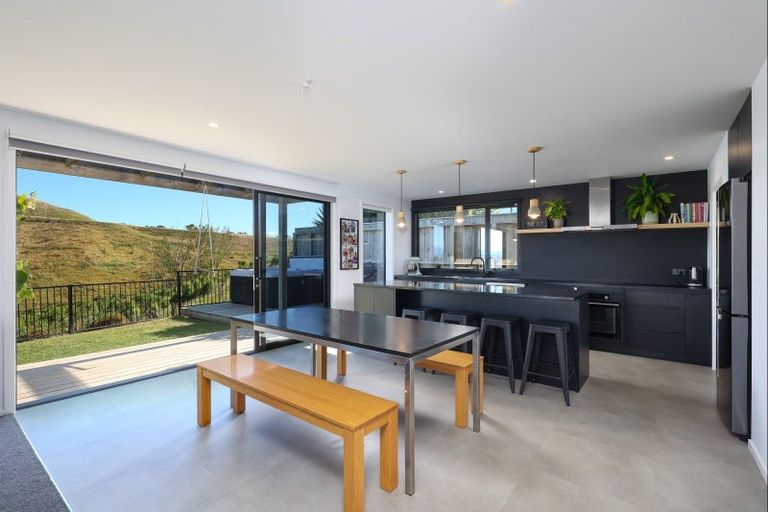 Photo of property in 32 Huntaway Close, Stoke, Nelson, 7011