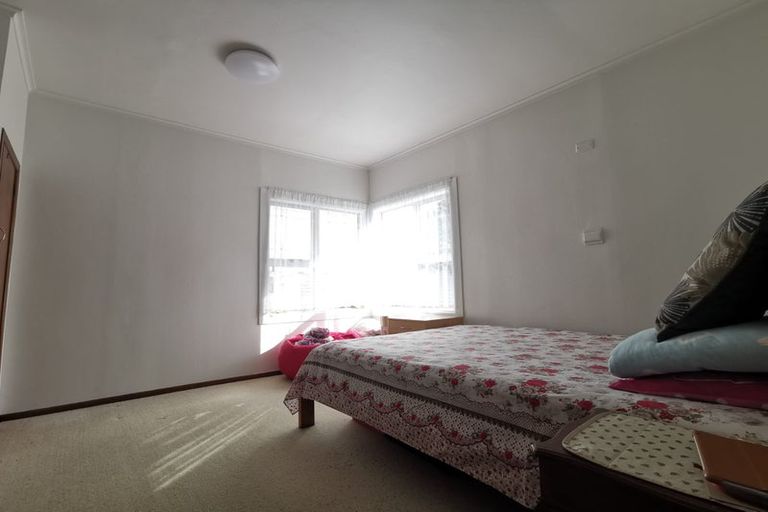 Photo of property in 52 Old Lake Road, Narrow Neck, Auckland, 0624