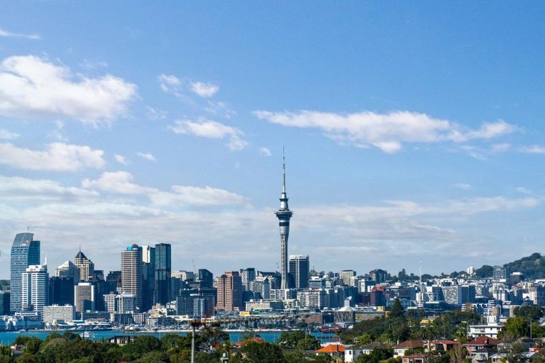 Photo of property in 2/14 Raleigh Road, Northcote, Auckland, 0627