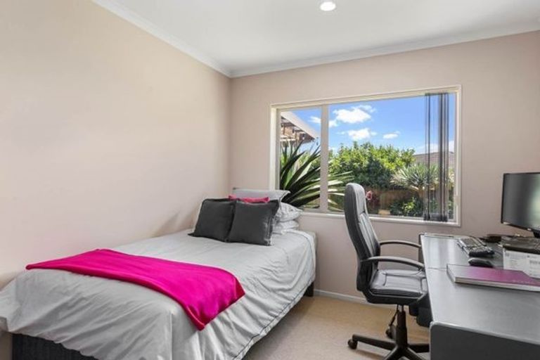 Photo of property in 14 Greta Banks Place, Wattle Downs, Auckland, 2103
