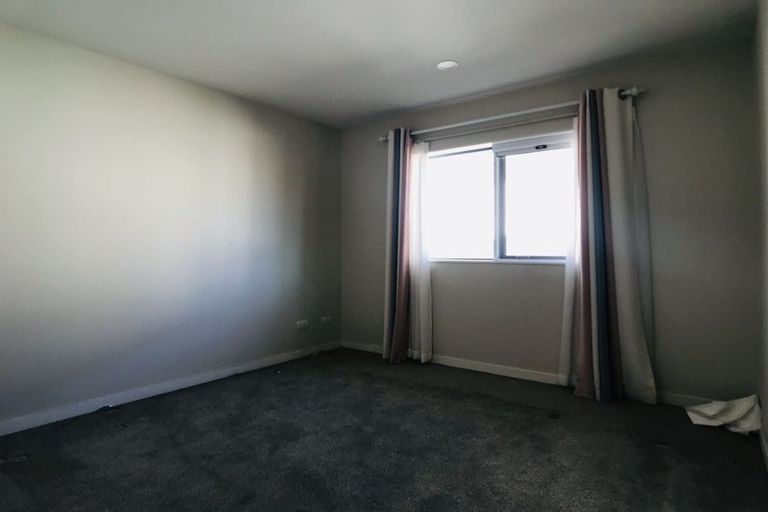 Photo of property in 103 Medallion Drive, Oteha, Auckland, 0632