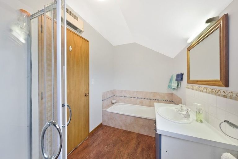 Photo of property in 11d Rudleigh Avenue, Upper Riccarton, Christchurch, 8041