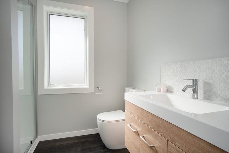 Photo of property in 44 Atlantic Drive, Fitzherbert, Palmerston North, 4410