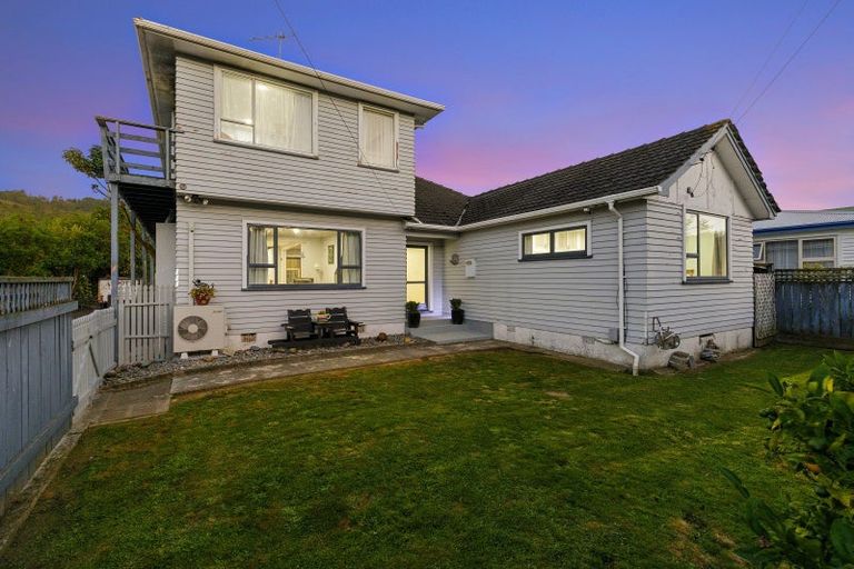 Photo of property in 149 Stokes Valley Road, Stokes Valley, Lower Hutt, 5019