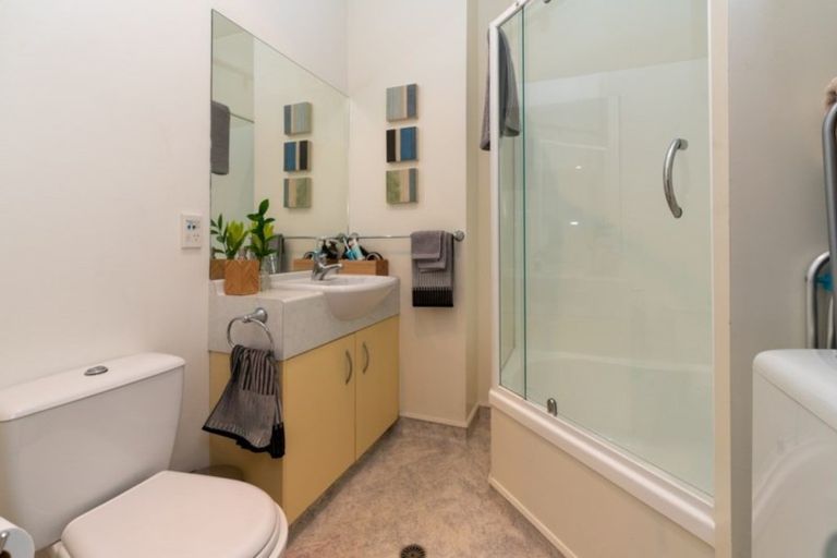 Photo of property in Stadium Garden Flats, 402/107 Thorndon Quay, Pipitea, Wellington, 6011