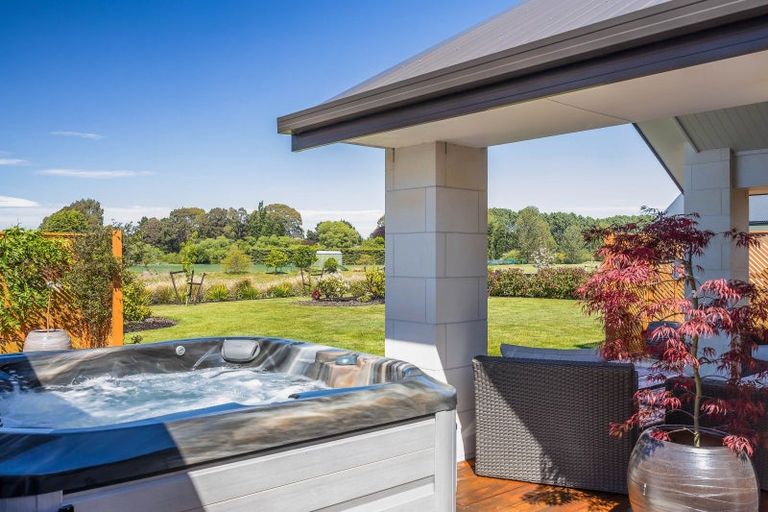 Photo of property in 11 Mara-kai Place, Pegasus, 7612