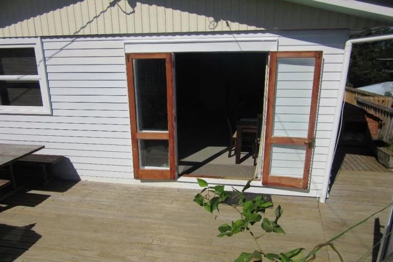 Photo of property in 1/28 Merton Avenue, Glenfield, Auckland, 0627