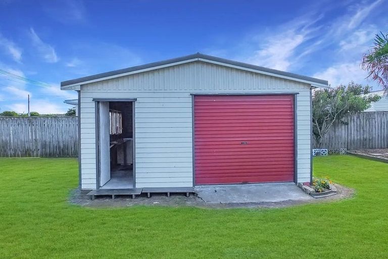 Photo of property in 23 Pratt Avenue, Foxton Beach, Foxton, 4815