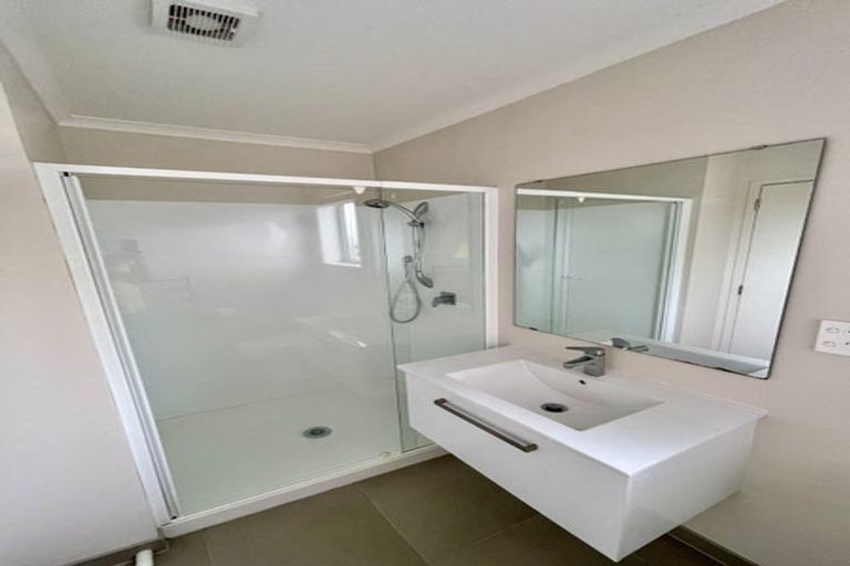 Photo of property in 18 Akeake Lane, Manurewa, Auckland, 2102