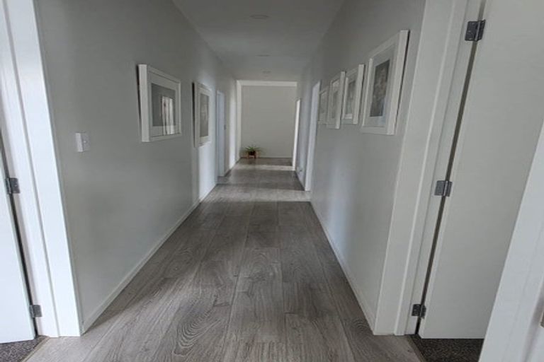 Photo of property in 7 Vinistra Road, Kumeu, 0810