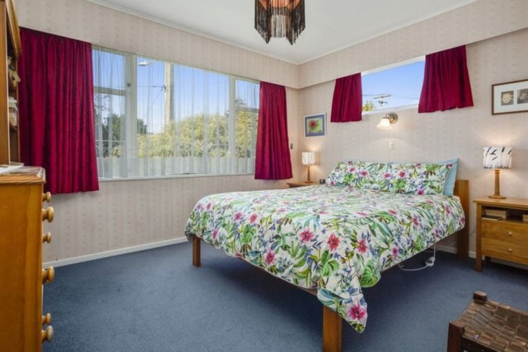 Photo of property in 55 Saint Johns Terrace, Tawa, Wellington, 5028