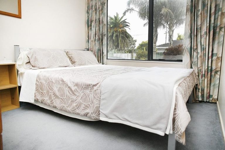 Photo of property in 1/45 Clevedon Road, Papakura, 2110