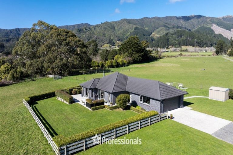 Photo of property in 112 Parkes Line Road, Maymorn, Upper Hutt, 5018