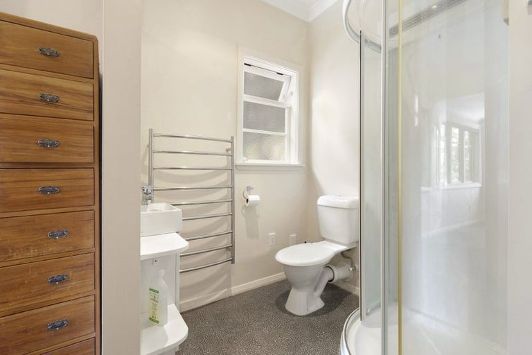 Photo of property in 42 Raroa Road, Kelburn, Wellington, 6012