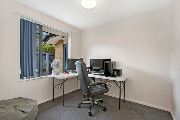 Photo of property in 12 Showgate Avenue, Sockburn, Christchurch, 8042